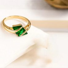 Кольцо 19 р ювелирная бижутерия коллекция "Дубай", покрытие позолота, вставка: фианиты, цвет: зеленый, арт.314.938-19