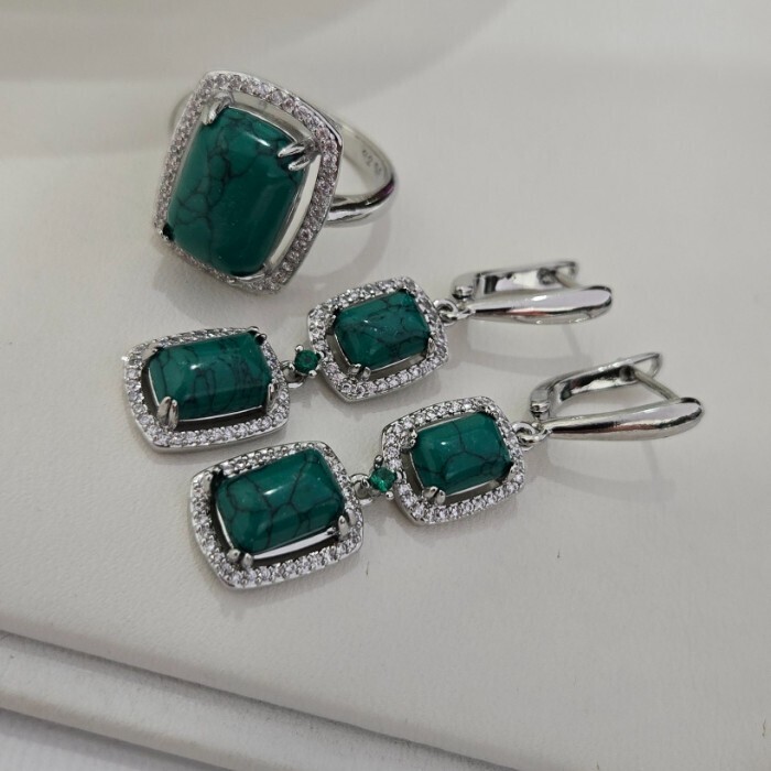 Комплект ювелирной бижутерии серьги и кольцо 17 р, покрытие посеребрение, вставка: фианиты и искусственный камень, цвет: зеленый и прозрачный, арт.313.321-17